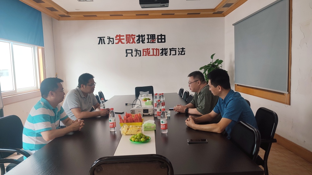 Bine ați venit talente tinere de excepție de la Universitatea Zhejiang pentru a vizita și ghida compania noastră